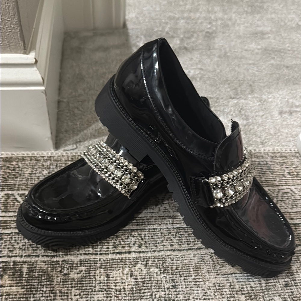 Kids Steve Madden Elegant Black Patent Leather Loafers with Rhinestone Detailing